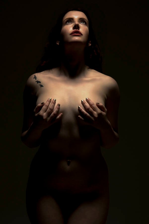 photographer KFLASHM nude modelling photo taken at Studio torquay with @Rosie_Flame