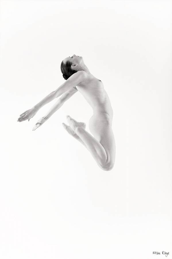 photographer MikeRhys classic modelling photo with @Ayla. ayla doing some jumps at my studio in hamburg.