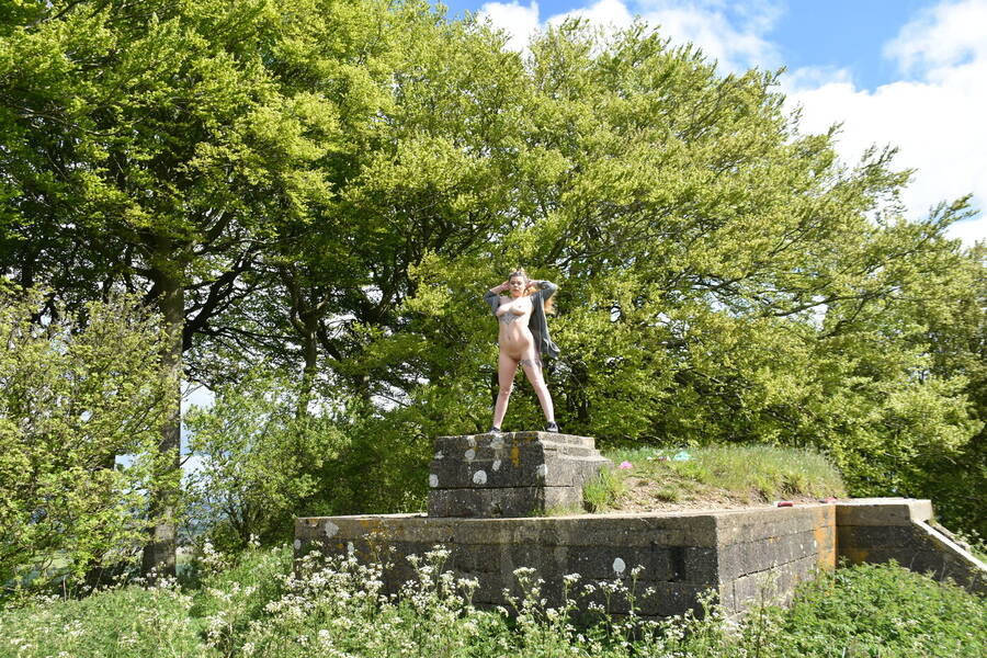 photographer Swindonguy nude modelling photo taken at Liddington Clump with Ivy
