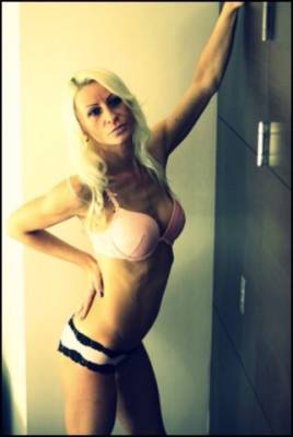 model Rose lingerie modelling photo taken by @Terrywayne