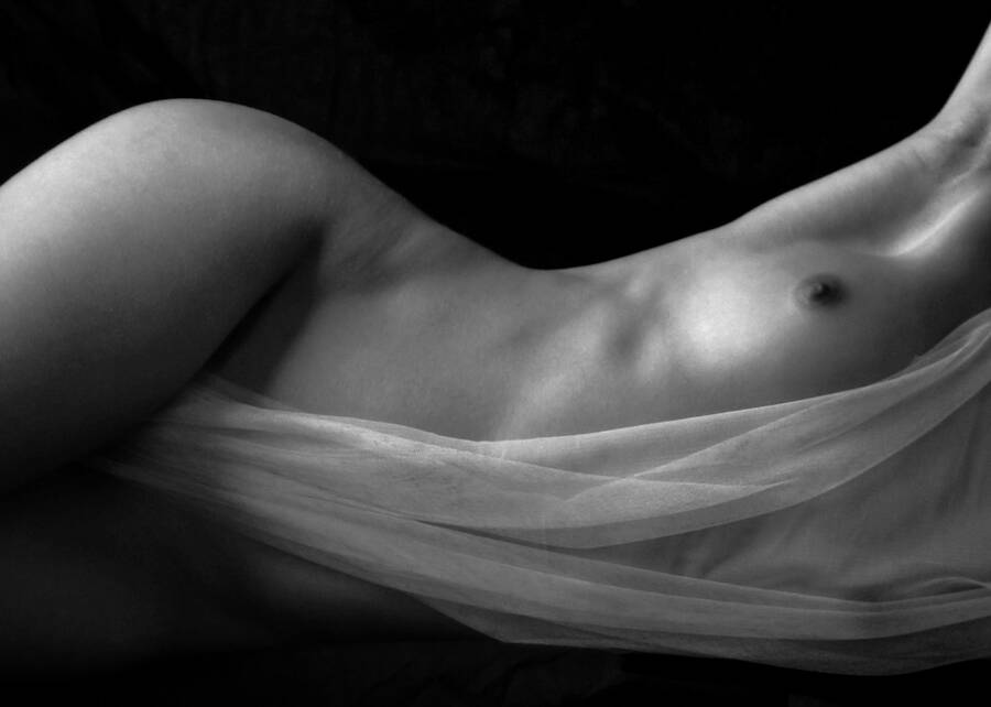 photographer Pinnawala implied nude modelling photo