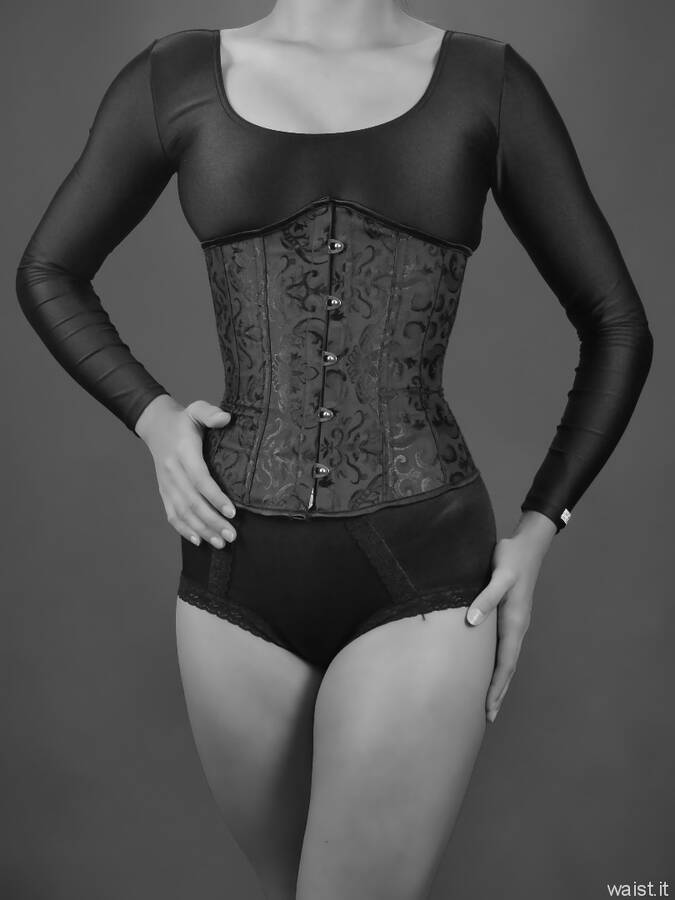 photographer waist it lingerie modelling photo. this is another shot from my shoot with classically trained dancer danielle morrison 20160909 here we attempted to replicate an image by famous french photographer jeanloup sieff called le corset.
