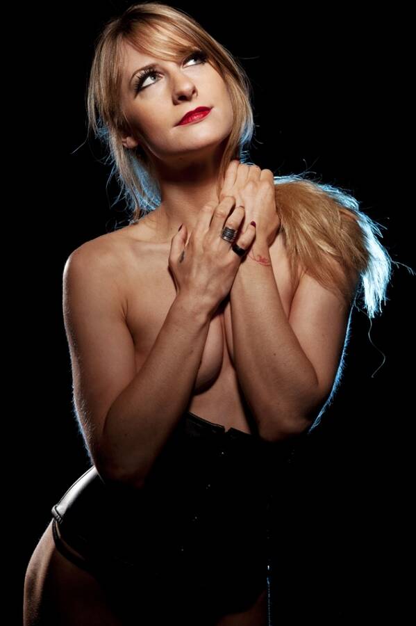 model Scarlett Sianaev topless modelling photo taken at Edinburgh taken by Richard Dyson