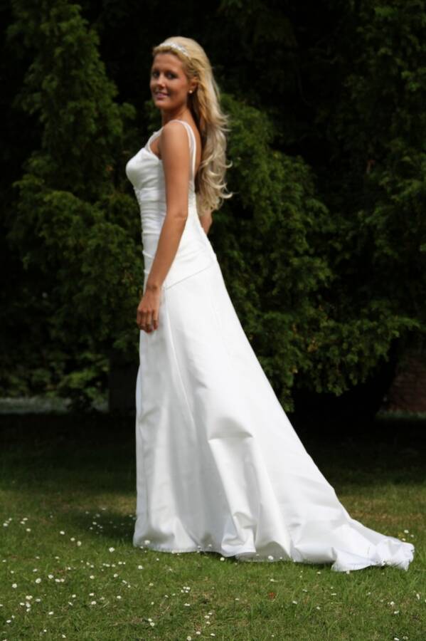photographer dslrphotomart uncategorized modelling photo taken at All Saints Church Westbury with  Victoria Summers. one of a series of 22 different wedding dresses for notjustbrides.
