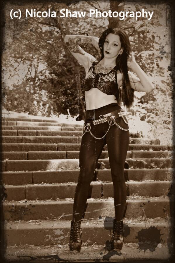 photographer vampyminxphotography alternativefashion modelling photo taken at Clough with Vickie vicious