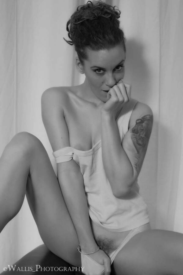 photographer Wallis erotic modelling photo with Elle Black
