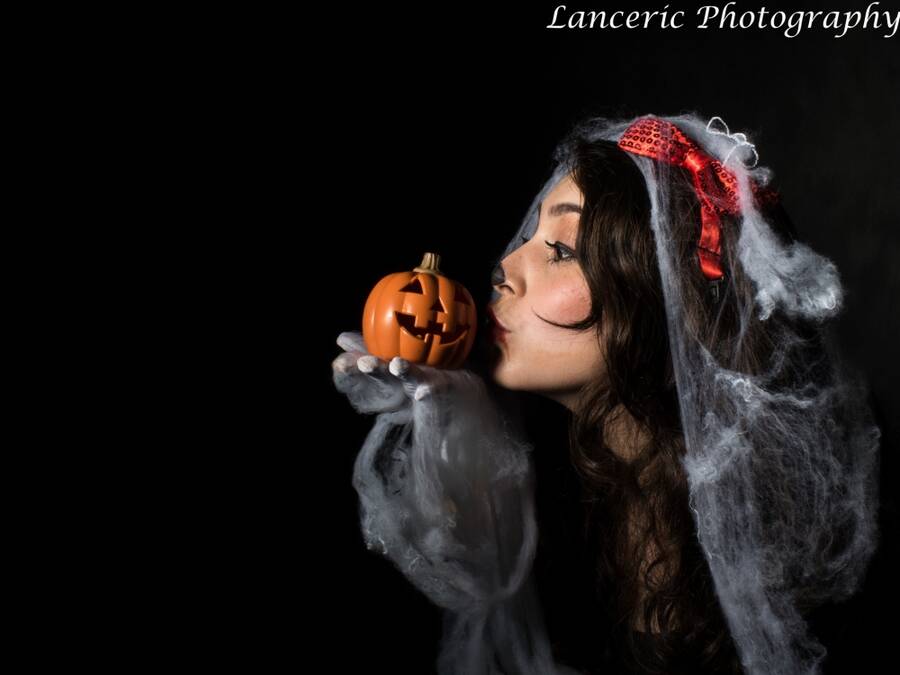 photographer lanceric124 portrait modelling photo taken at University of Southampton with Betul Ozcan. a picture from a halloween shoot.