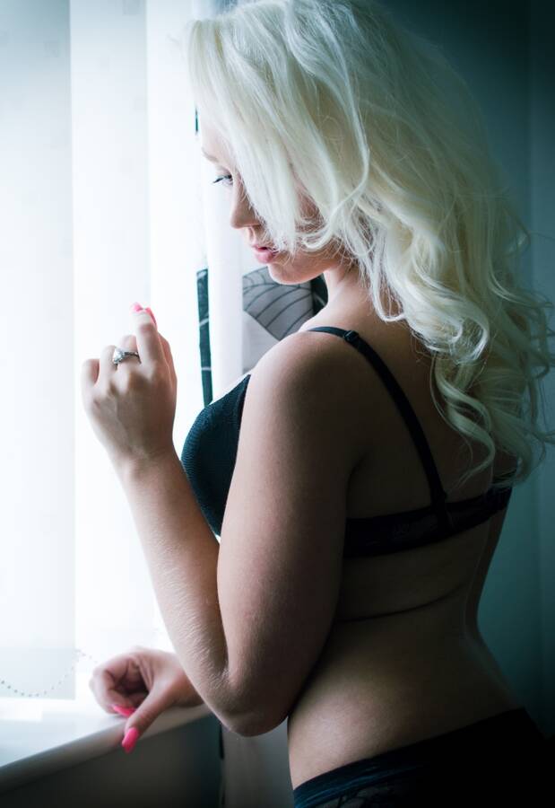 photographer DaveCPhotography lingerie modelling photo with @tiffanywilliams92