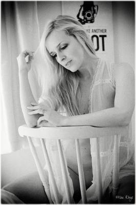 photographer MikeRhys boudoir modelling photo with @Bex_White