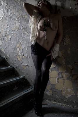 model Silky topless modelling photo taken by Rugglez