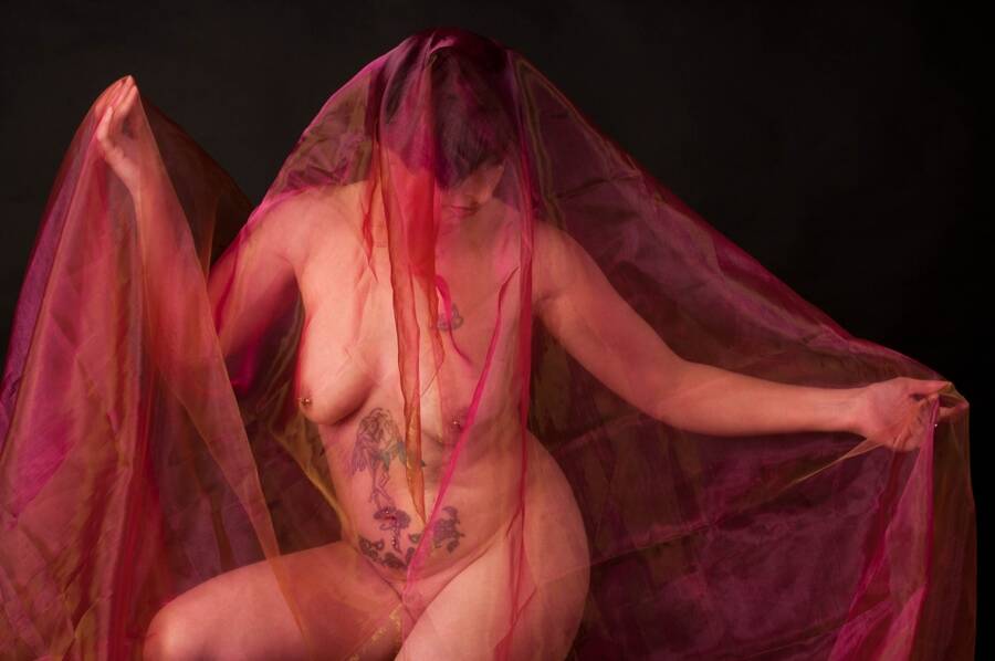 photographer Deekesn nude modelling photo. veiled and beautiful.