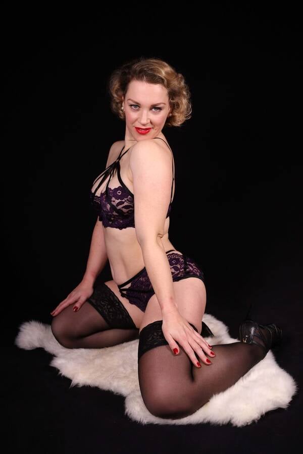 photographer ScotsPhotographer lingerie modelling photo with @Poppy_La_Pilule
