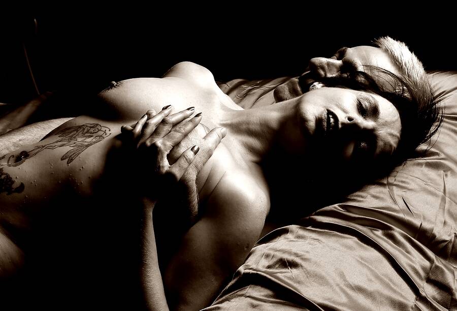 model ladyartist erotic modelling photo taken by @Jayceephotos . see my profile for my next bg studio day information.
