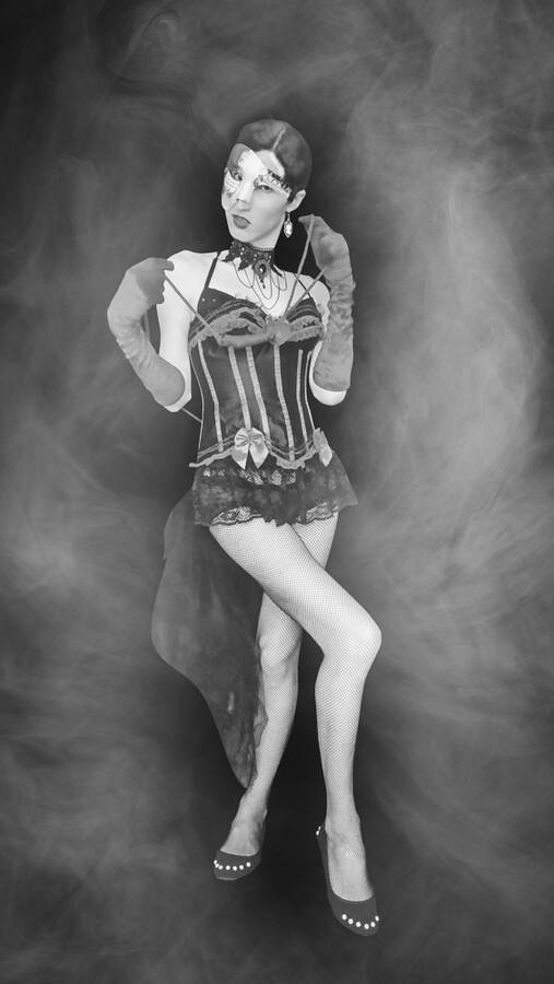 model Eleanor Burns gothic modelling photo