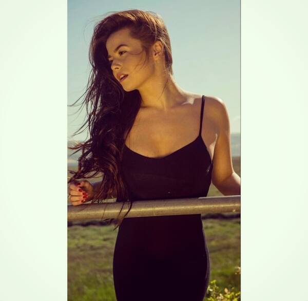 model Abigailtsang fashion modelling photo taken at Heswall taken by @leeroden. such a beautiful day in heswall.