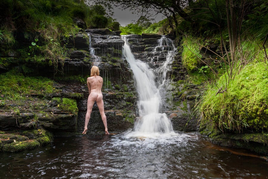 photographer sithetog classic modelling photo. nude by a waterfall.