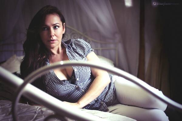model Jass boudoir modelling photo taken at Model's home taken by @Bluejuice