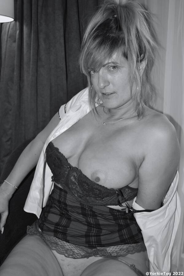 photographer Yorkie Tog topless modelling photo taken at LEICESTERSHIRE with @Jess