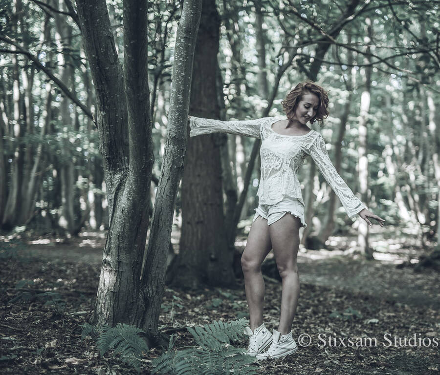 photographer Stixsam fashion modelling photo taken at Shorne country park with Lucy G