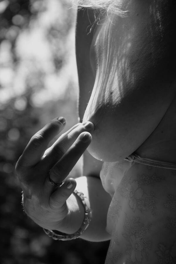 model Lanie Anne topless modelling photo taken by @tonkatoy