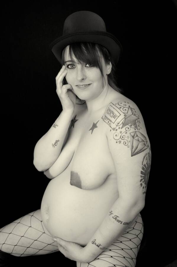 photographer Photoman50 nude modelling photo taken at Cobham with @Esteem. prewgnant nude with tophat.