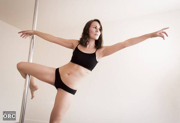 model Emmy C fitness modelling photo taken by @laughingorc