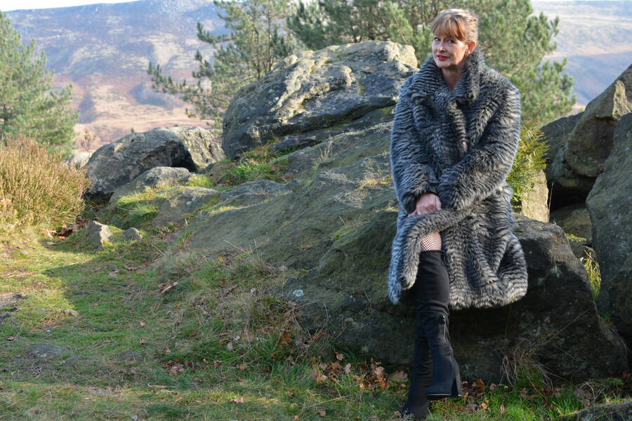 photographer Xbikerpete fashion modelling photo. fake fur fashion in the hills.