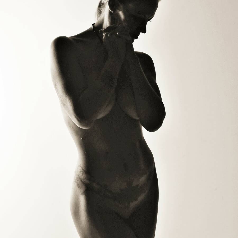 model MsCorinne classic modelling photo. fine art nude.