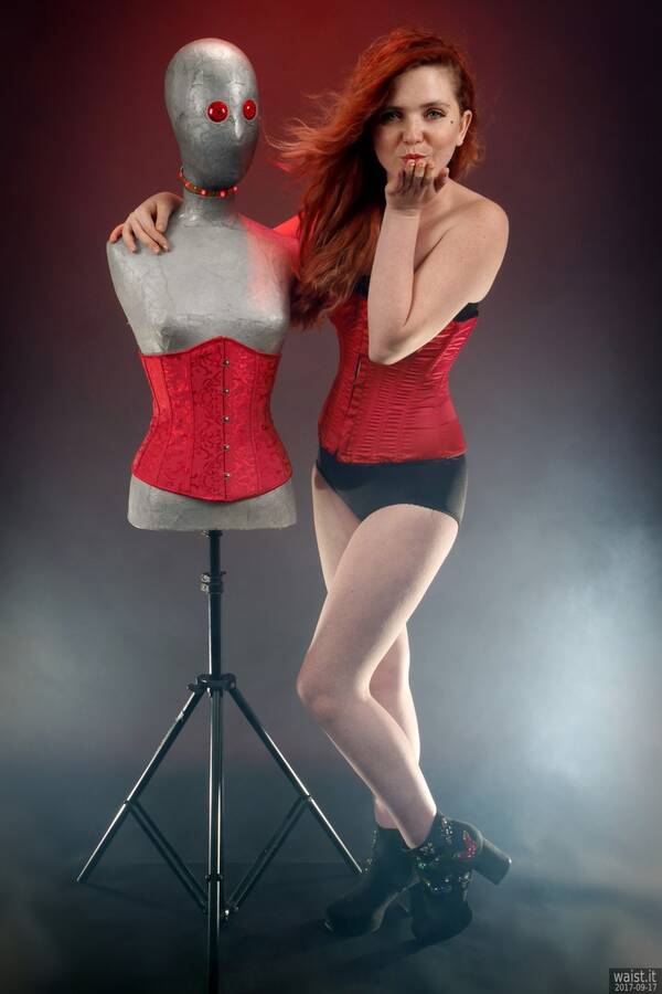 model LauriiJae pinup modelling photo taken at @waist_it taken by @waist_it