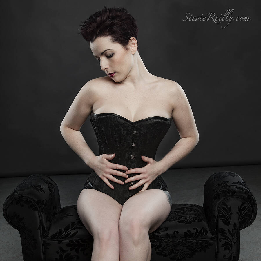 photographer Stevie Reilly boudoir modelling photo