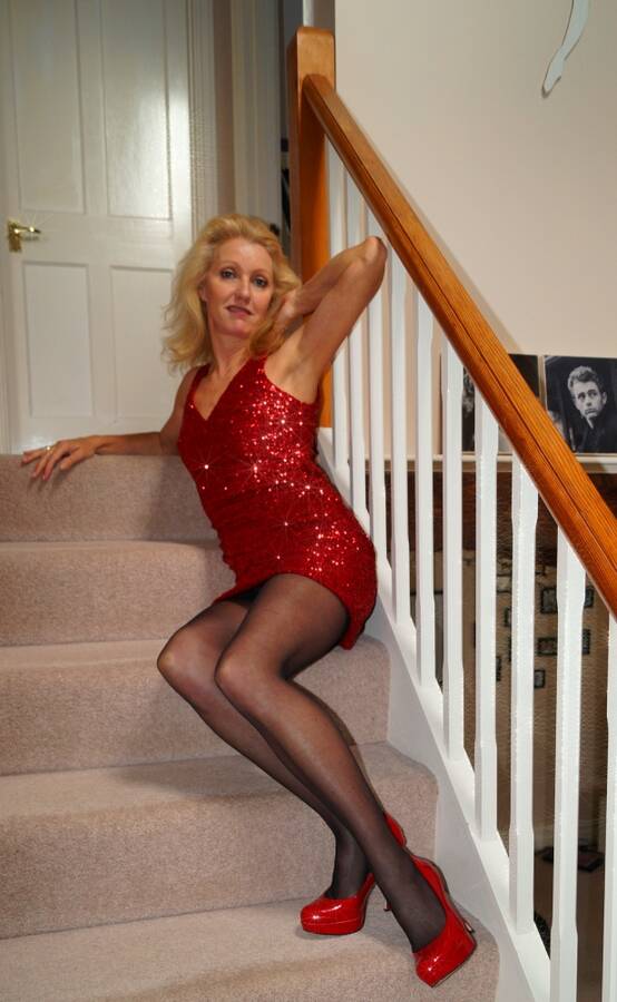 photographer Alan Tog glamour modelling photo taken at Taken at models home ... with @Juliette1961  @Juliette1961. sat on the stairs looking glamorous.