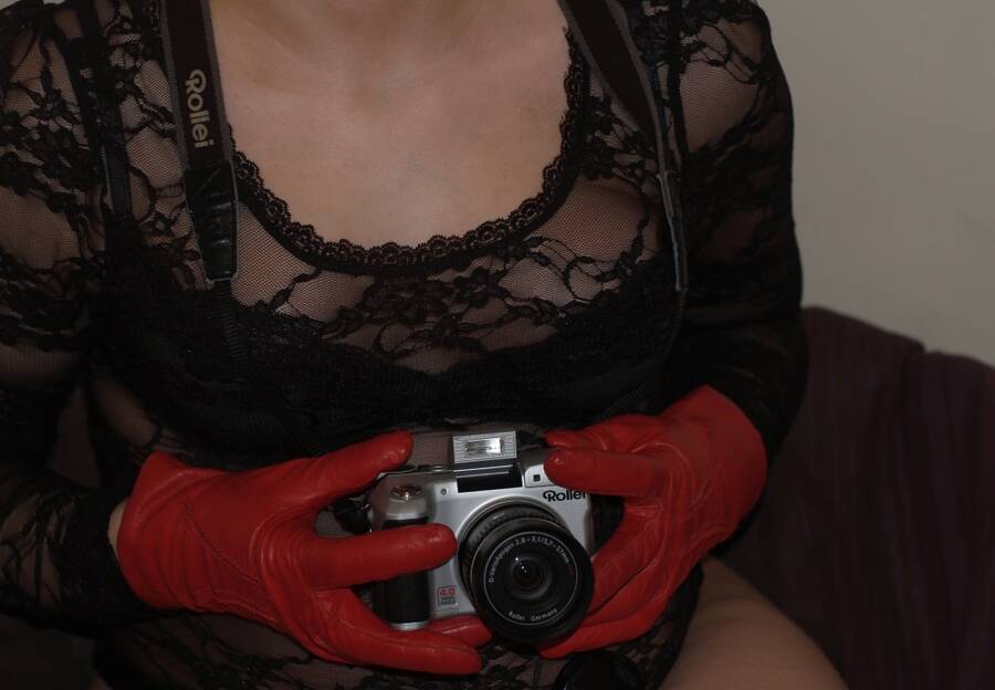 photographer MChaotic body modelling photo taken at Birkenhead with @vintageangel. red gloves lace and rollei  taken on olympus e300 50 mm lens at f18 edited in gimp 28.